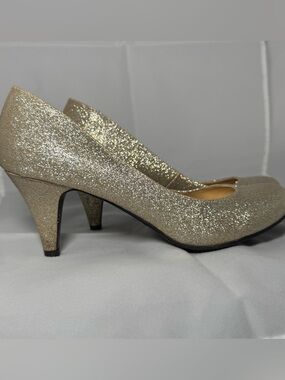 Gabriella Rocha Gold Glitter 3” Mid Heels Slip on Closed Toe - 8M